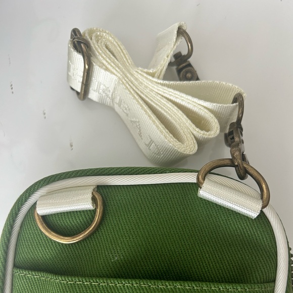 Threads carry on bag, new with tags. Discontinued color green. - Picture 4 of 4